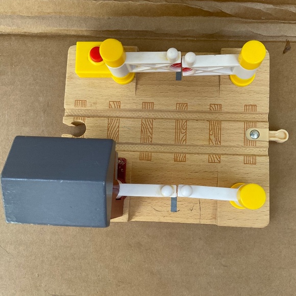 Crossing gate 🚂 Thomas & Friends 🚂 Wood train accessory - Picture 2 of 5